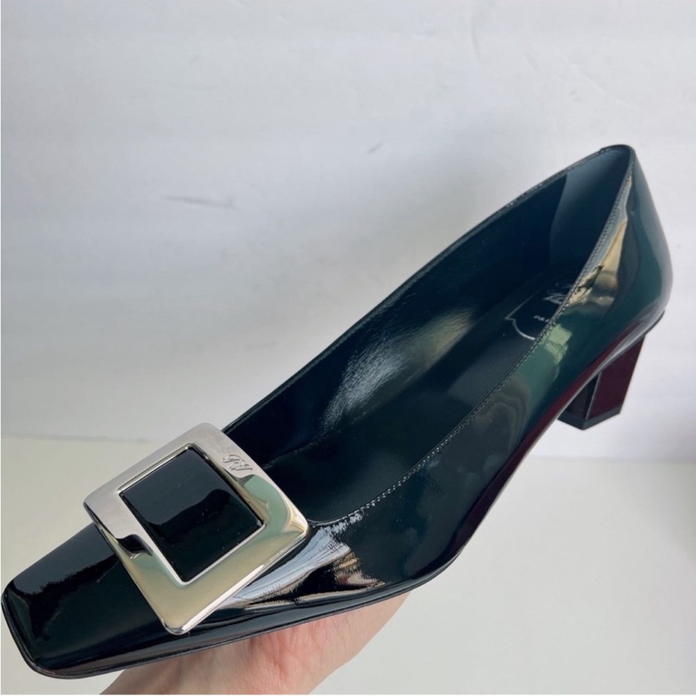 ROGER VIVIER Belle Vivier Buckle Pump